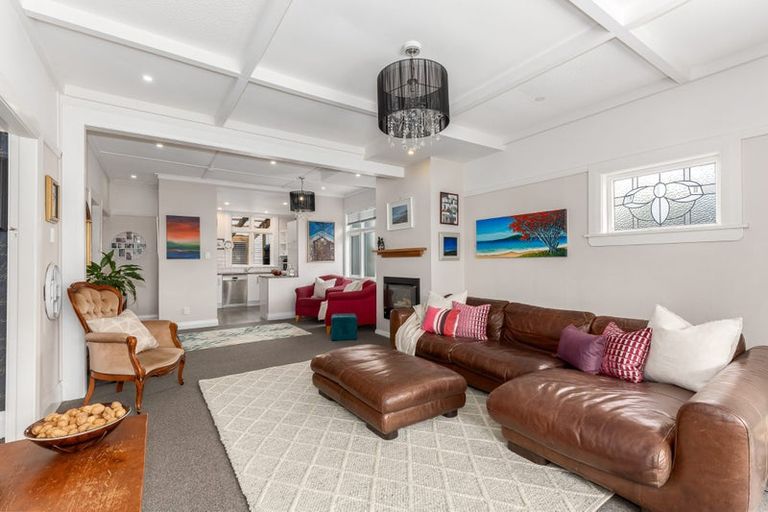 Photo of property in 75 Marine Parade, Eastbourne, Lower Hutt, 5013