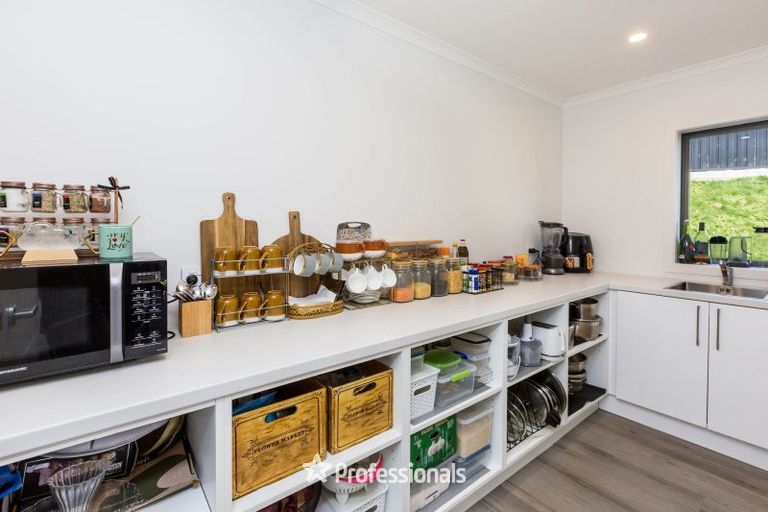 Photo of property in 3 Nikau Lane, Timberlea, Upper Hutt, 5018