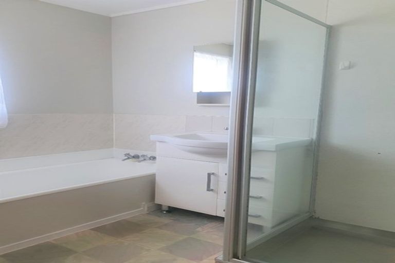 Photo of property in 22 Penfold Place, Henderson, Auckland, 0610