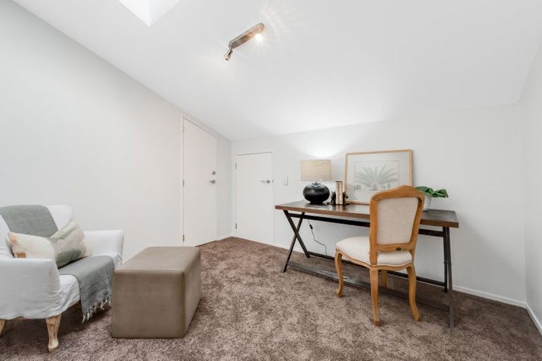 Photo of property in 53 Manor Park, Sunnyhills, Auckland, 2010