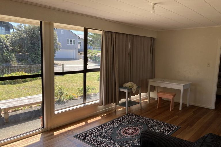 Photo of property in 66 Field Way, Waikanae Beach, Waikanae, 5036