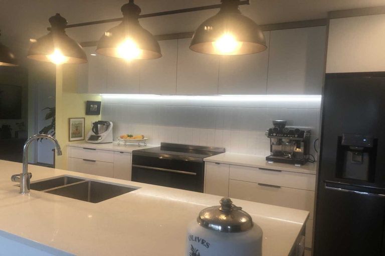 Photo of property in 2 Te Ara Karoiroa Road, Hurford, New Plymouth, 4374