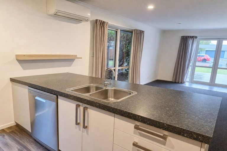 Photo of property in 187 Bowhill Road, New Brighton, Christchurch, 8083
