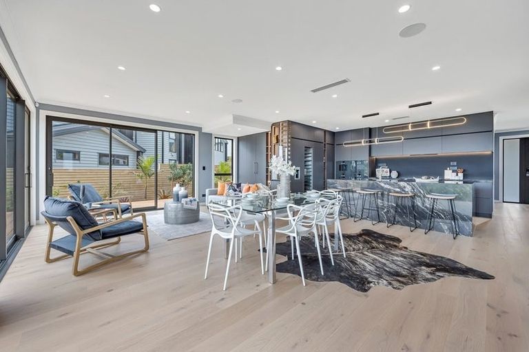 Photo of property in 2 Taku Close, Long Bay, Auckland, 0630