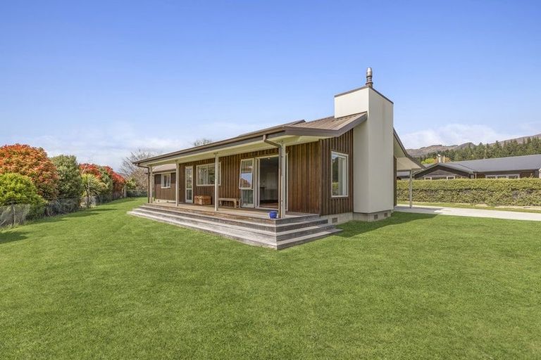 Photo of property in 1 Criffel Place, Luggate, Cromwell, 9383