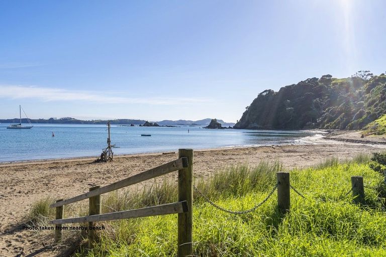 Photo of property in 19 Rewa Place, Russell, 0202