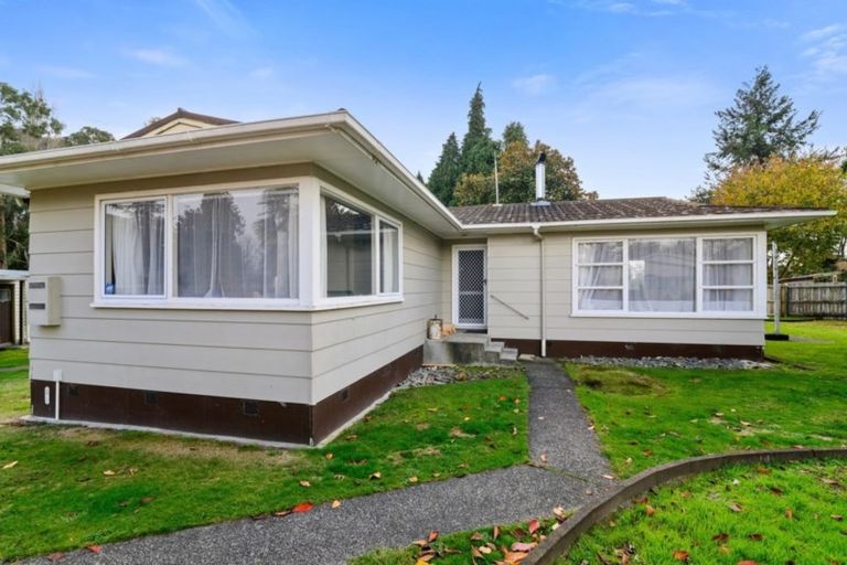 Photo of property in 69 Aquarius Drive, Kawaha Point, Rotorua, 3010