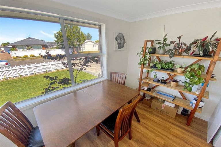 Photo of property in 11 Ian Place, Bishopdale, Christchurch, 8053