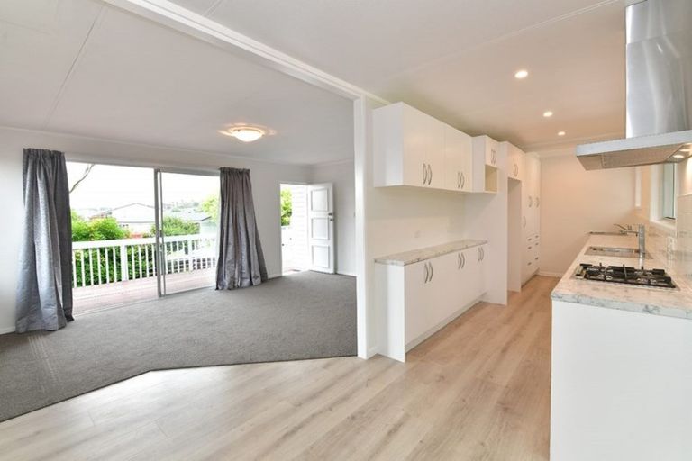 Photo of property in 24 Albatross Road, Red Beach, 0932