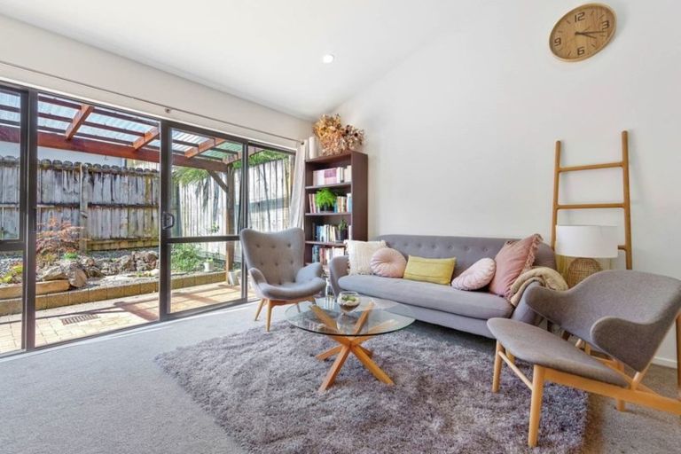 Photo of property in 6 Nagle Place, Golflands, Auckland, 2013