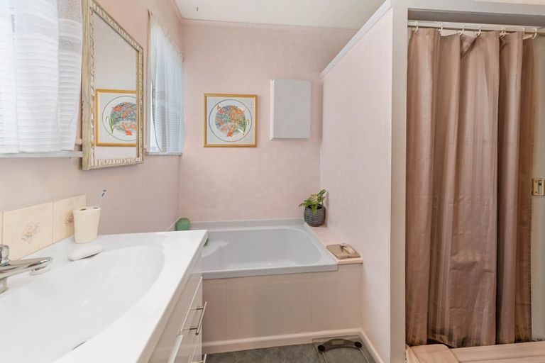 Photo of property in 14 Inverness Road, Western Heights, Rotorua, 3015