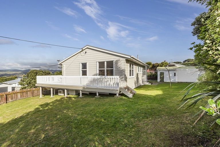 Photo of property in 2 Rakihau Place, Titahi Bay, Porirua, 5022