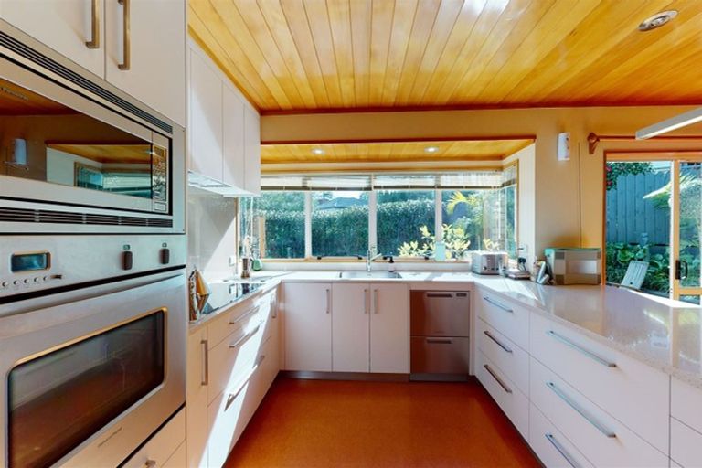 Photo of property in 10 Juliet Place, Forrest Hill, Auckland, 0620