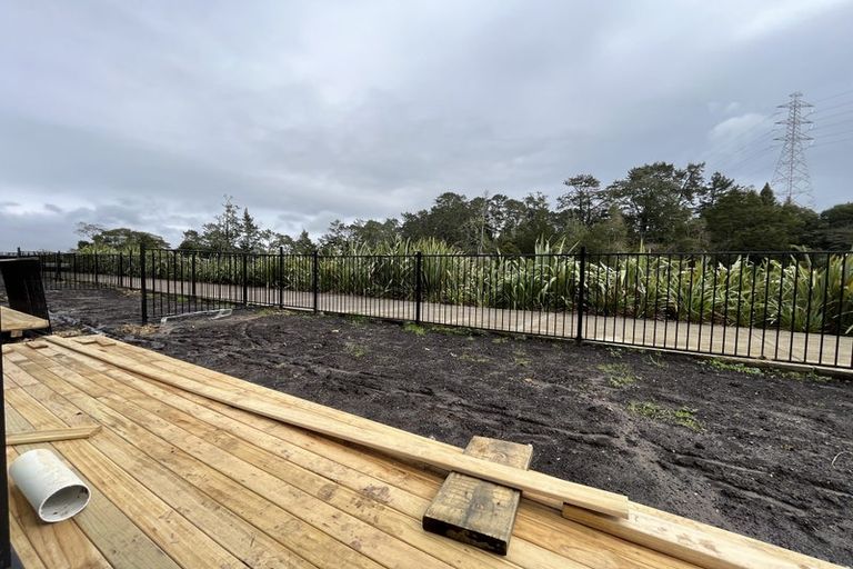 Photo of property in 1 Whawhaki Lane, Kumeu, 0810