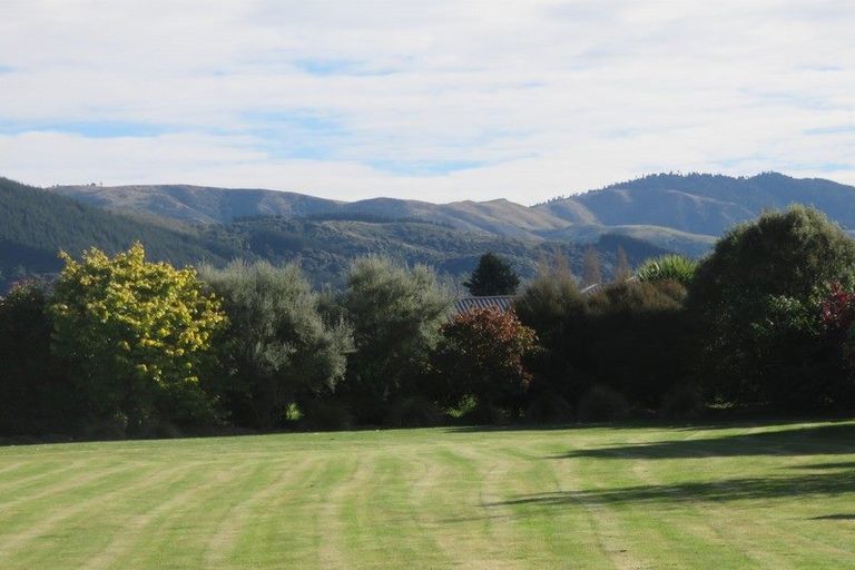 Photo of property in 2 Eric Batchelor Place, Waimate, 7924