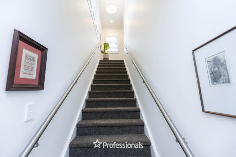 Photo of property in 1 Somerby Mews, Silverstream, Upper Hutt, 5019