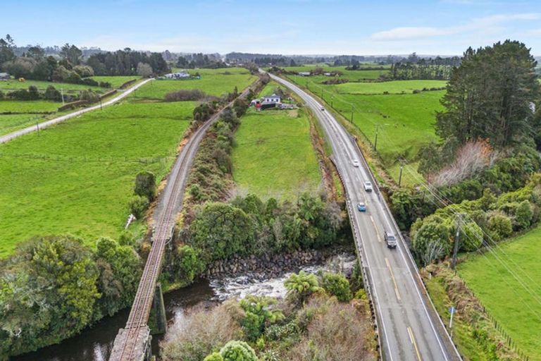 Photo of property in 2634 Mountain Road, Tariki, Stratford, 4394