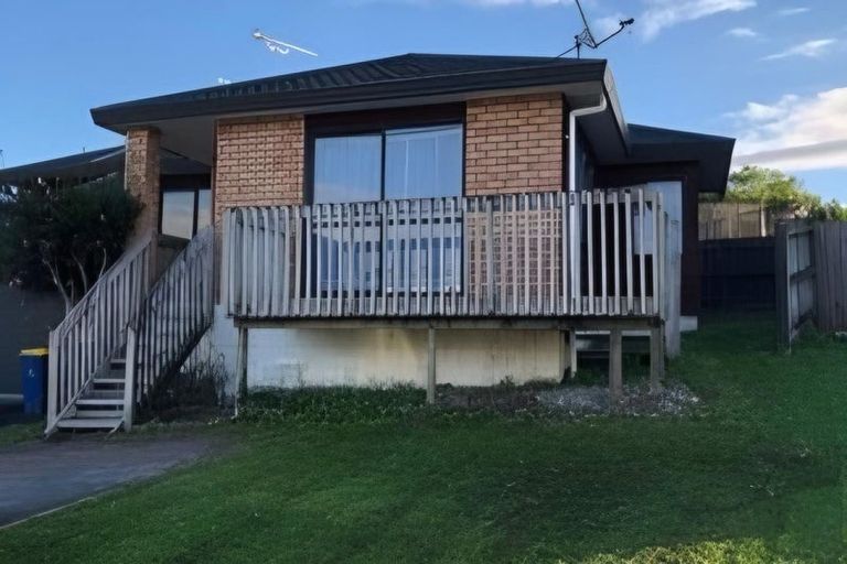 Photo of property in 1 Ryden Place, Glen Eden, Auckland, 0602