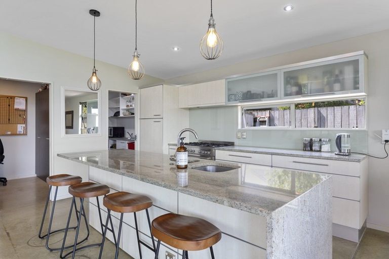 Photo of property in 19 Springdale Grove, Fitzherbert, Palmerston North, 4410