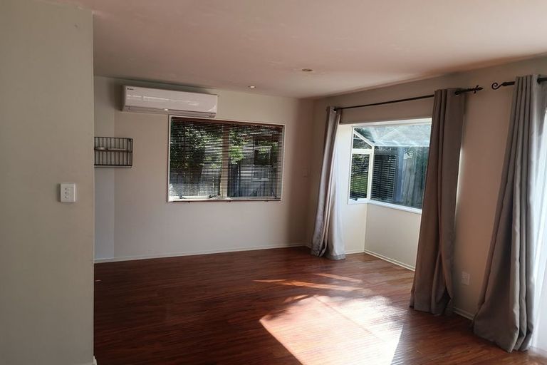 Photo of property in 3/166 Bradbury Road, Botany Downs, Auckland, 2010