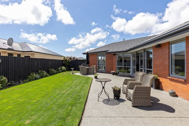 Photo of property in 8 Glen Kerran Close, Broomfield, Christchurch, 8042