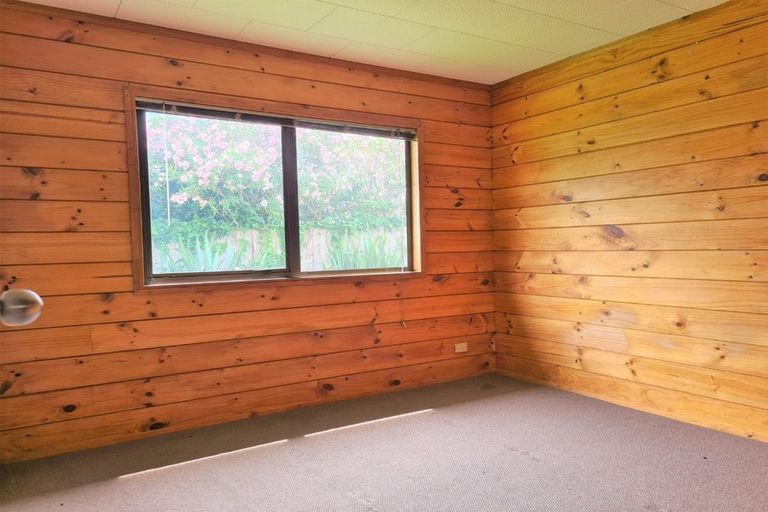 Photo of property in 2/25 Garelja Road, Henderson, Auckland, 0612