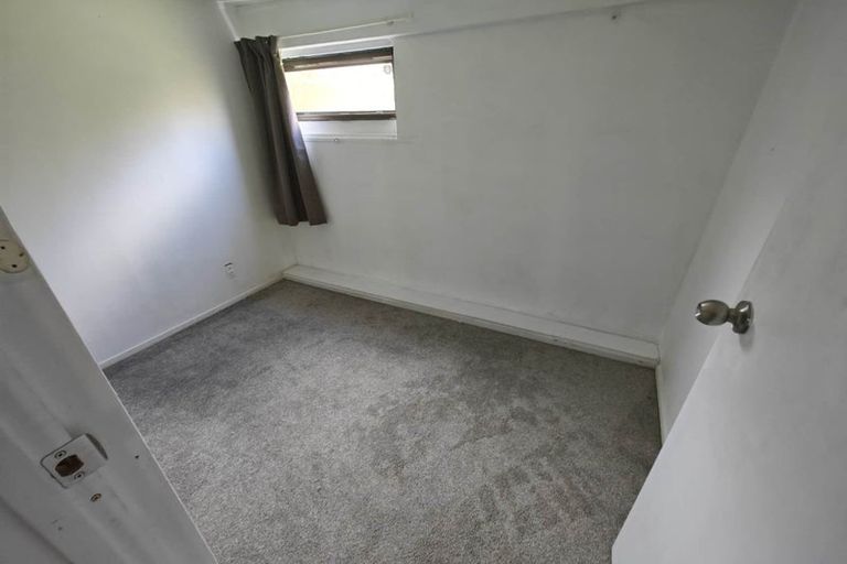 Photo of property in 33 Howard Road, Northcote, Auckland, 0627