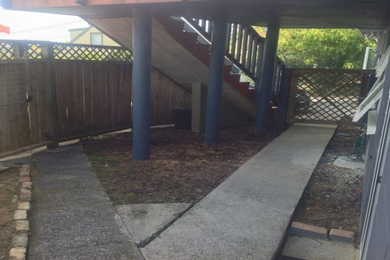 Photo of property in 2/17 Park Road, Glenfield, Auckland, 0629