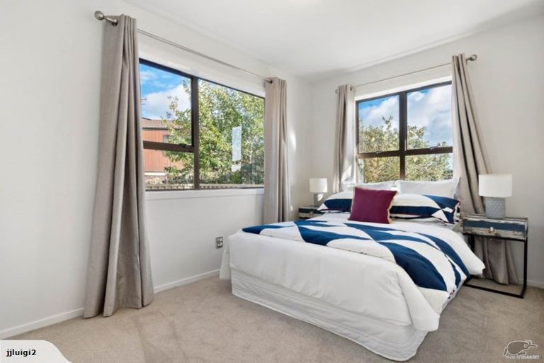 Photo of property in 1/31 Browns Bay Road, Browns Bay, Auckland, 0630