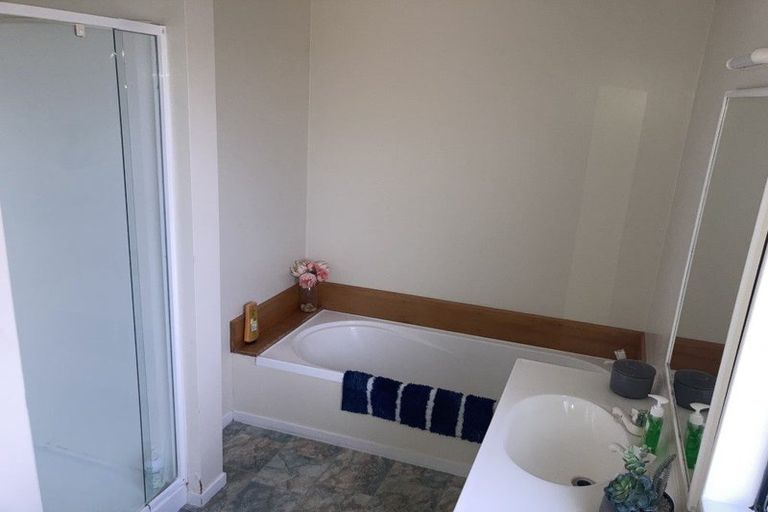 Photo of property in 10 Amesbury Drive, Churton Park, Wellington, 6037