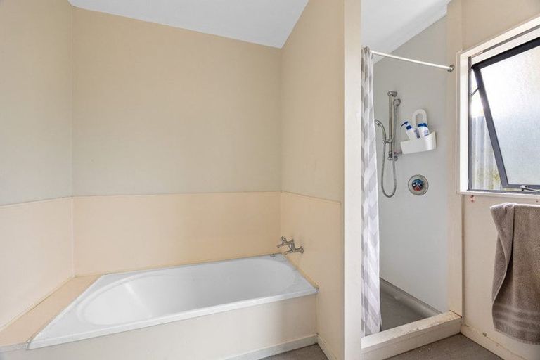 Photo of property in 2/49 Clevedon Road, Papakura, 2110