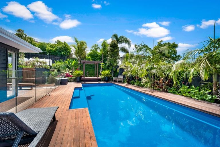 Photo of property in 27 Macnay Way, Murrays Bay, Auckland, 0630