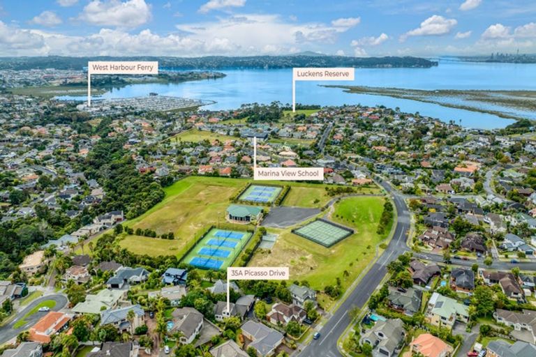 Photo of property in 35a Picasso Drive, West Harbour, Auckland, 0618
