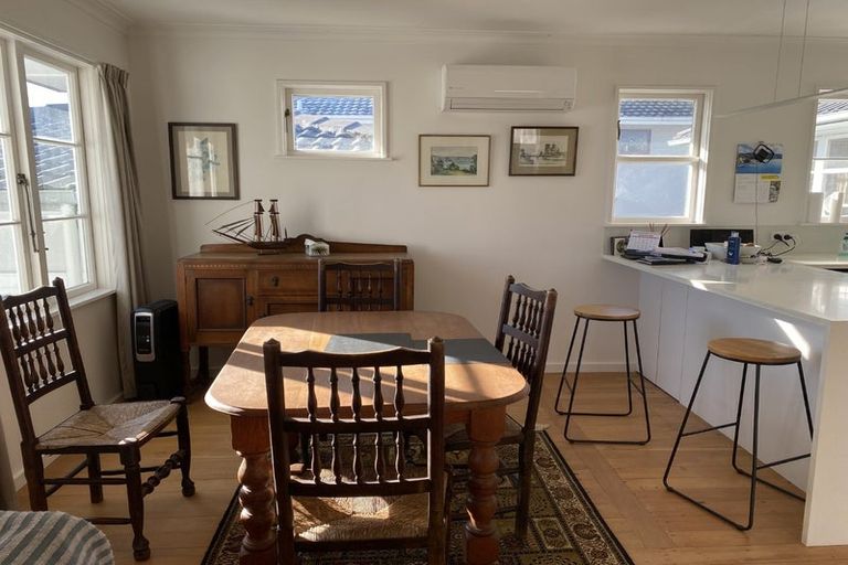 Photo of property in 31 Gladstone Road, Northcote, Auckland, 0627