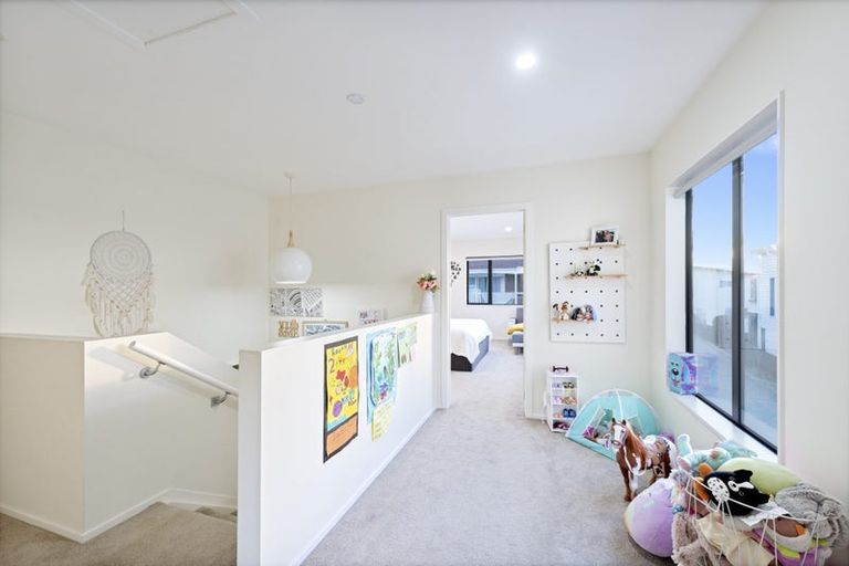 Photo of property in 5 Dhaka Lane, Ranui, Auckland, 0612