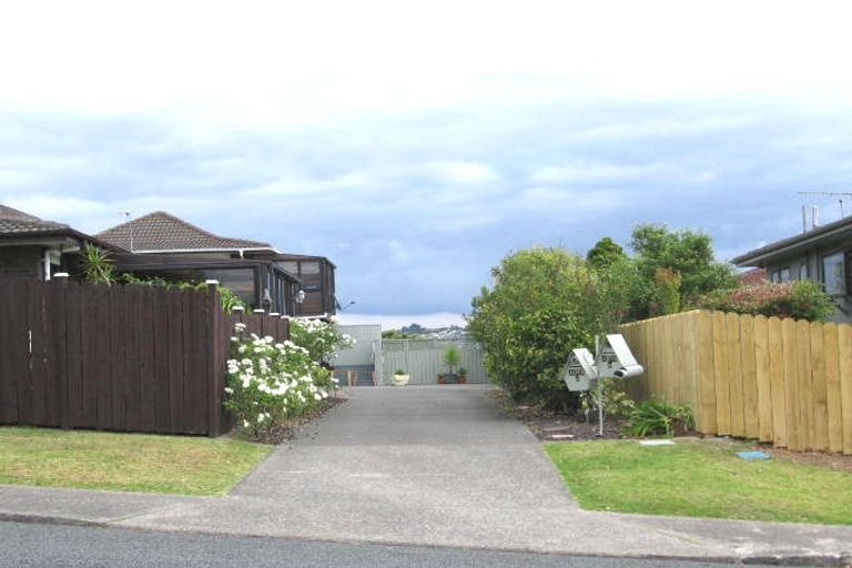 Photo of property in 2/1076 Beach Road, Torbay, Auckland, 0630