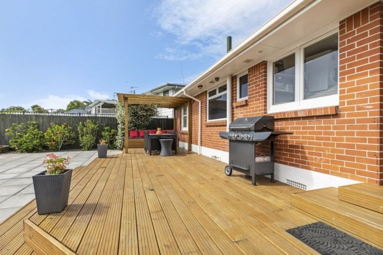 Photo of property in 2 Lynmore Drive, Hillpark, Auckland, 2102