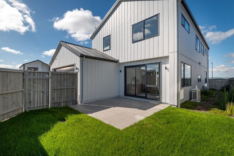 Photo of property in 17 Park Green Avenue, Rosehill, Papakura, 2113