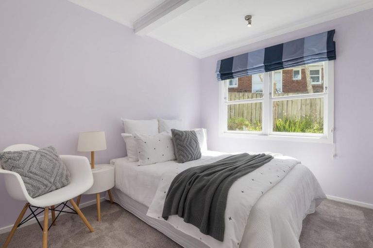 Photo of property in 22 Eversleigh Road, Belmont, Auckland, 0622