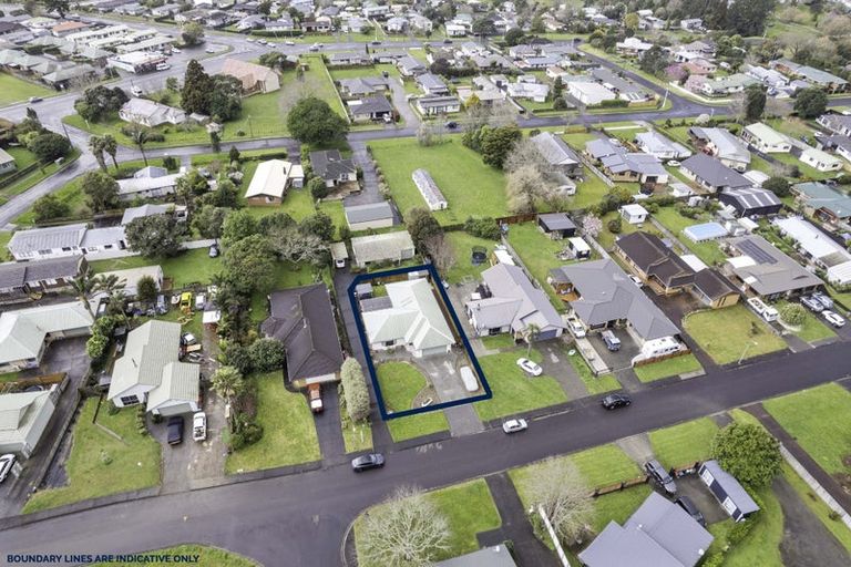 Photo of property in 1 Coolen Place, Tuakau, 2121