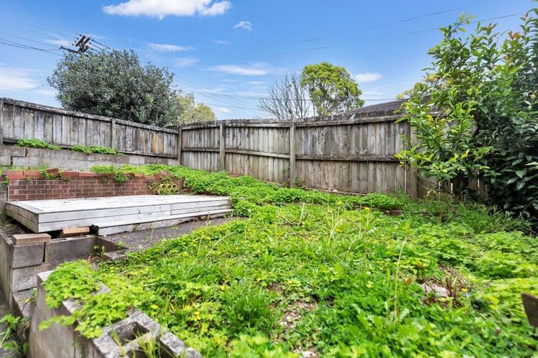 Photo of property in 2/42 Sheridan Drive, New Lynn, Auckland, 0600