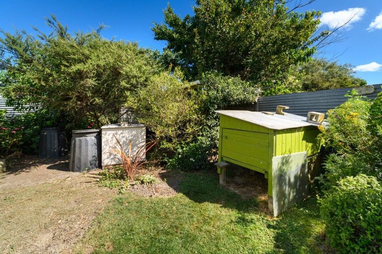Photo of property in 2 Escort Grove, Awapuni, Palmerston North, 4412