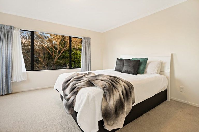 Photo of property in 22 Hogarth Rise, West Harbour, Auckland, 0618