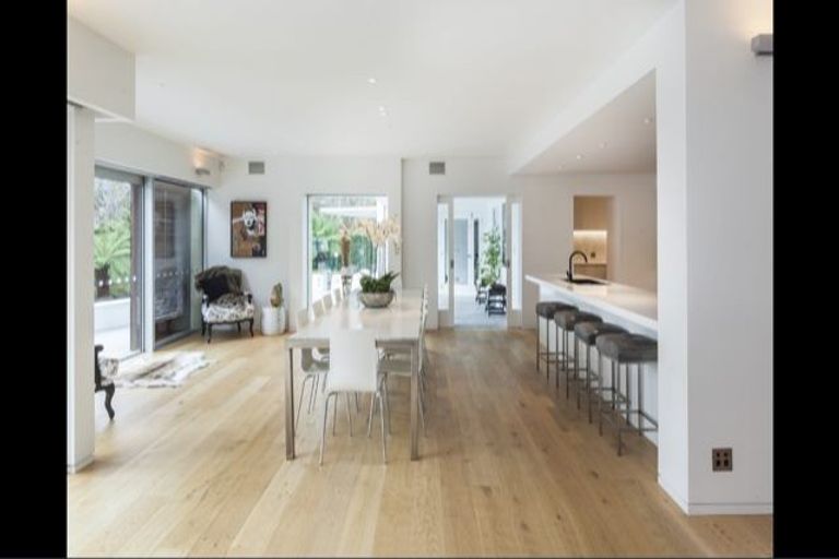 Photo of property in 8 Saint Barnabas Lane, Fendalton, Christchurch, 8052