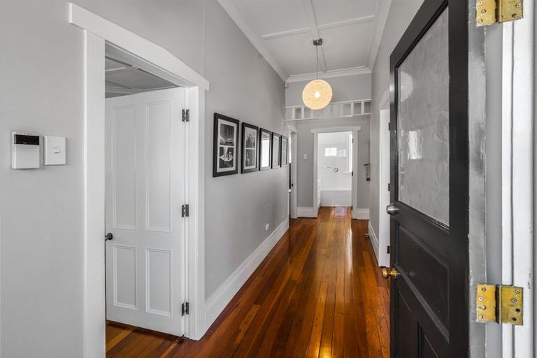 Photo of property in 1/2 Tennyson Street, Northcote Point, Auckland, 0627