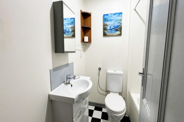 Photo of property in 92 Austin Street, Mount Victoria, Wellington, 6011