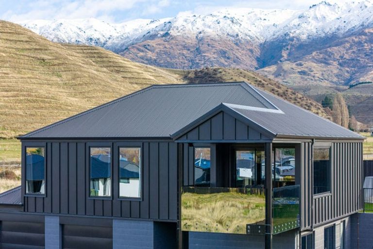 Photo of property in 27 Stratford Drive, Mount Pisa, Cromwell, 9383