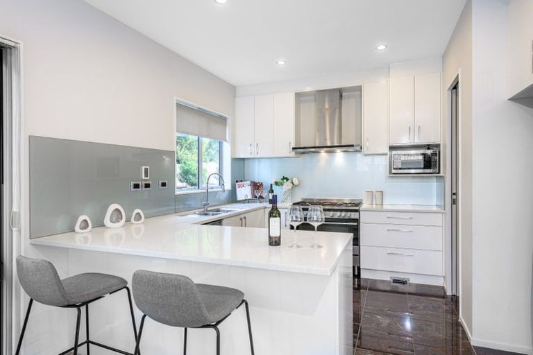 Photo of property in 12 Midhurst Avenue, Henderson, Auckland, 0612