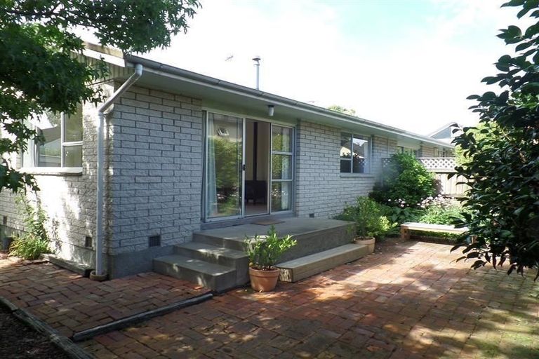 Photo of property in 3/9a Avonhead Road, Avonhead, Christchurch, 8042