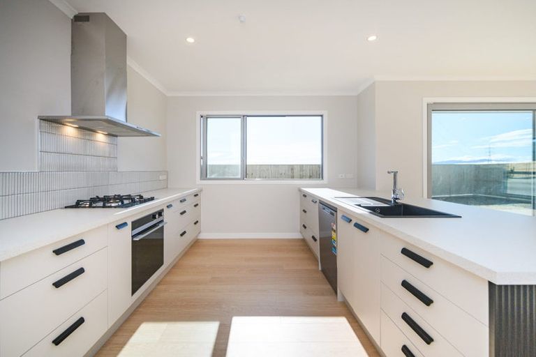 Photo of property in 49 Atlantic Drive, Fitzherbert, Palmerston North, 4410